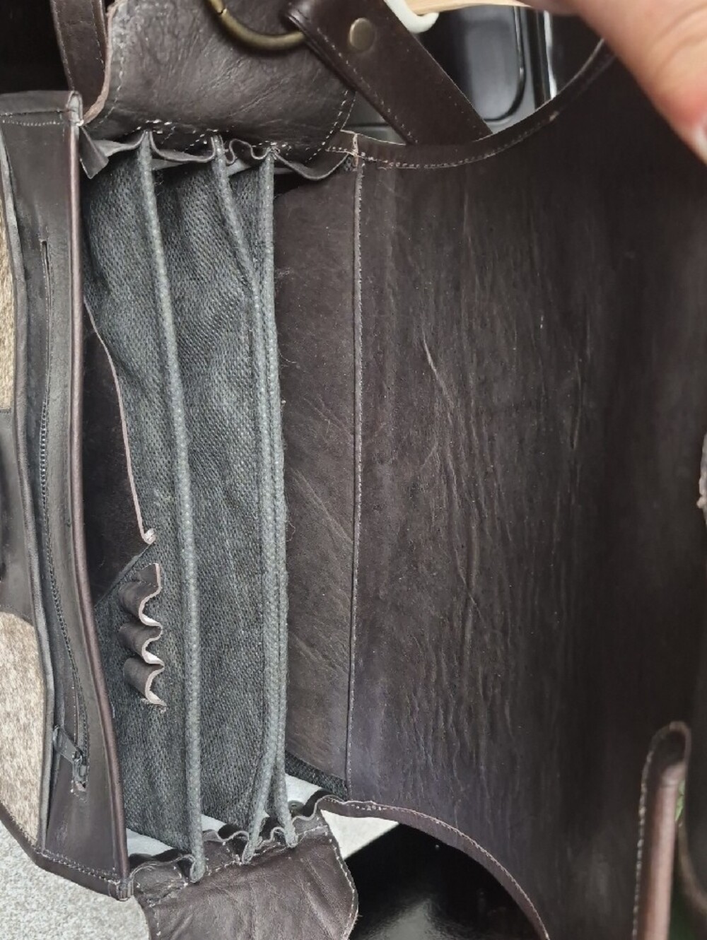 Vintage-Inspired Brown Hair-on-Hide Crossbody Bag - Picture 3 of 6